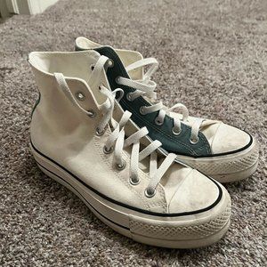 Women's 7.5 Converse!!